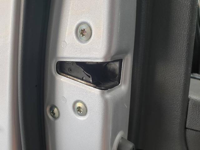 Fecho da porta dianteira esquerda 81310F2030 HYUNDAI