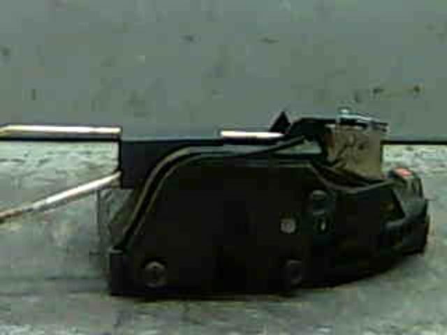 Fecho da porta dianteira direita 8132026020 HYUNDAI