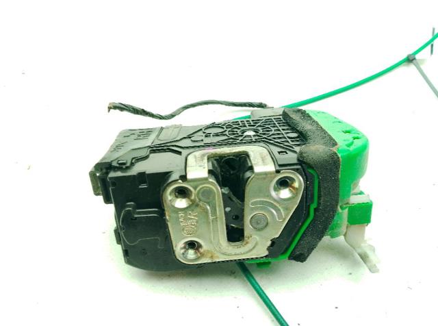 Fecho da porta dianteira direita 813203Z000 HYUNDAI