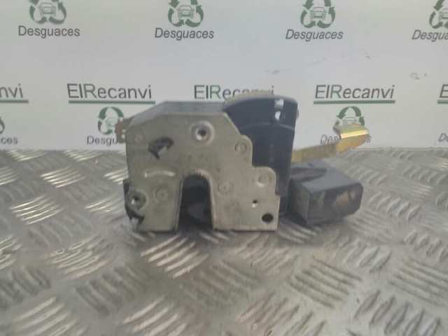 Fecho da porta dianteira esquerda 8138923 BMW