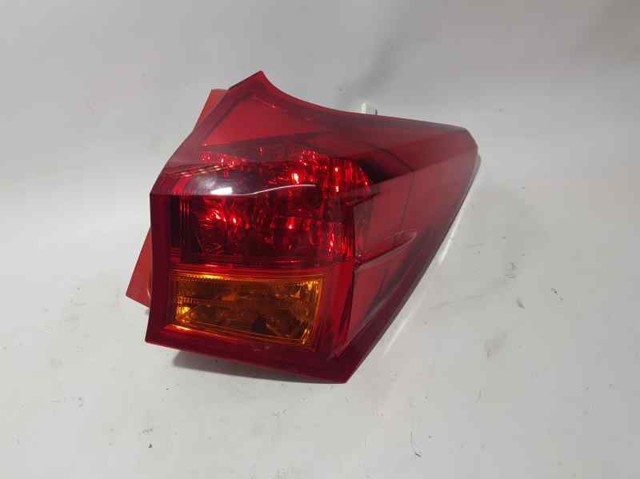 Lanterna traseira direita externa 8155102700 TOYOTA