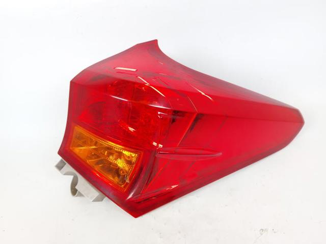 Lanterna traseira direita externa 8155102710 TOYOTA