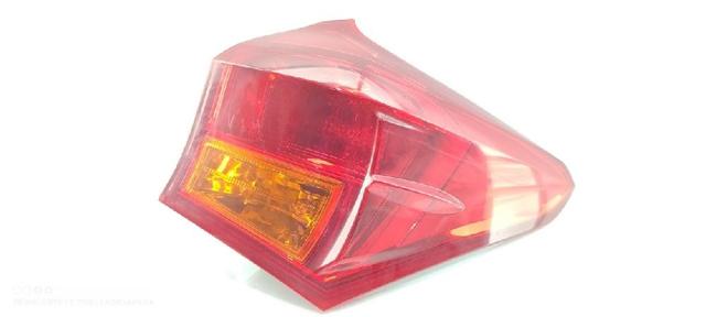 Lanterna traseira direita externa 8155102710 TOYOTA