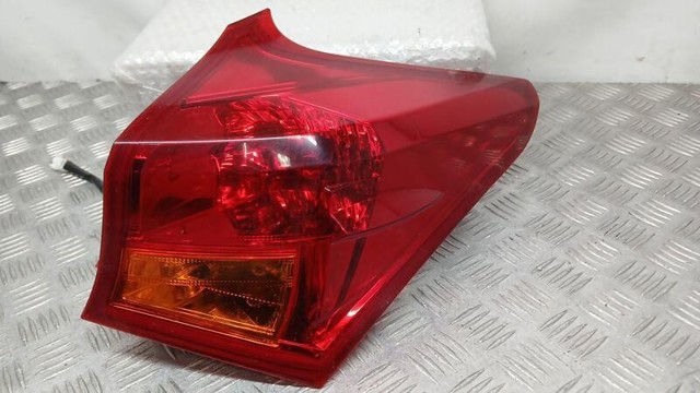 Lanterna traseira direita externa 8155102740 TOYOTA