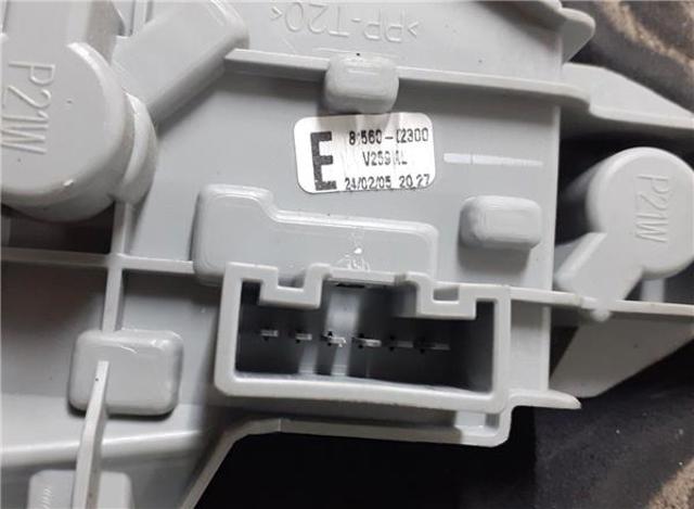 Lanterna traseira esquerda 8156002300 TOYOTA