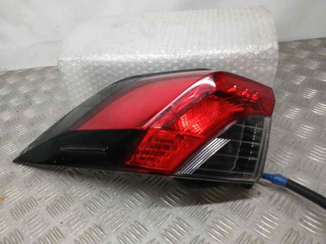 Lanterna traseira esquerda externa 8156042230 TOYOTA
