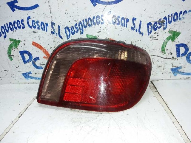 Lanterna traseira esquerda 8156052320 TOYOTA