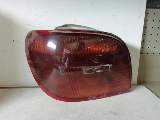 Lanterna traseira esquerda 8156052320 TOYOTA