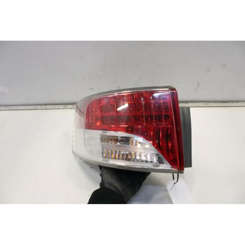 Lanterna traseira esquerda externa 8156105190 TOYOTA