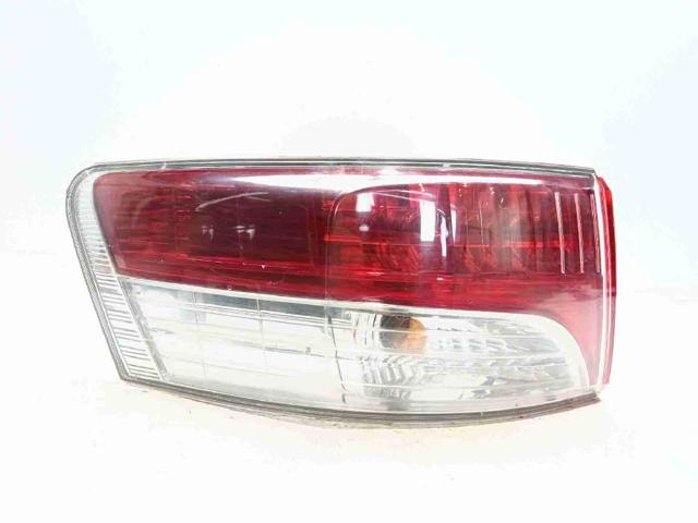 Lanterna traseira esquerda externa 8156105270 TOYOTA