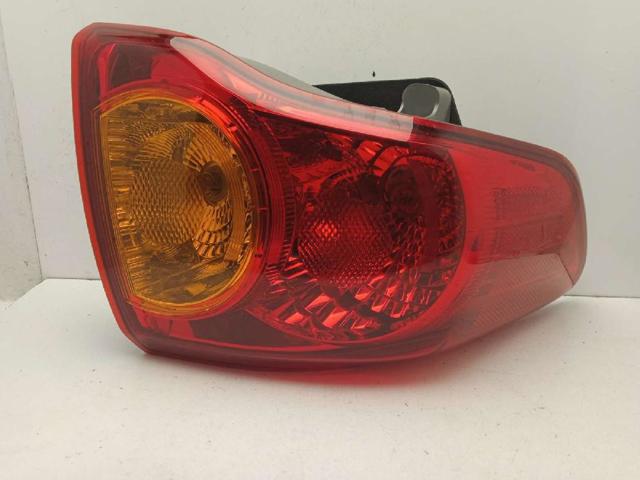 Lanterna traseira esquerda externa 8156112A10 TOYOTA