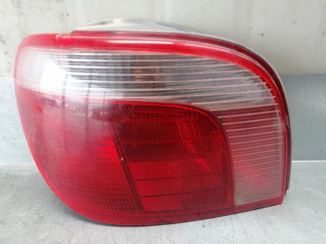 Lanterna traseira esquerda 8156152130 TOYOTA