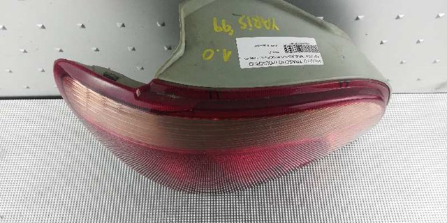 Lanterna traseira esquerda 8156152130 TOYOTA