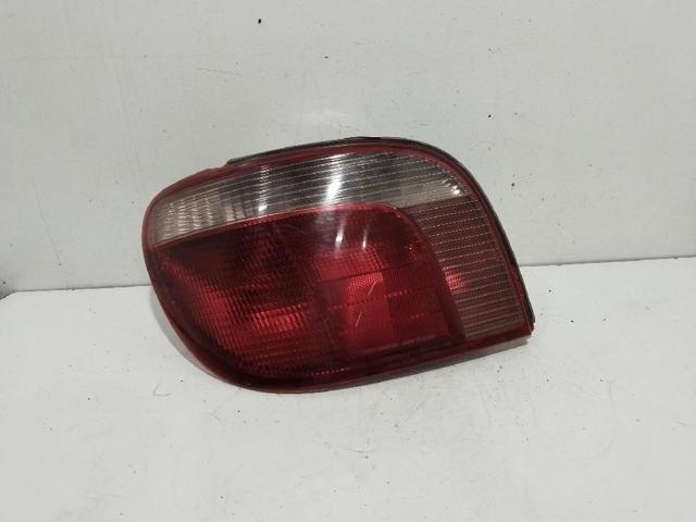 Lanterna traseira esquerda 8156152130 TOYOTA