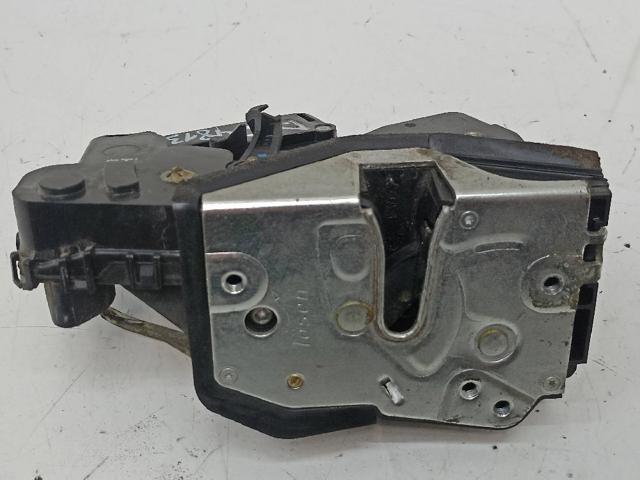 Fecho da porta dianteira esquerda 8196031 BMW
