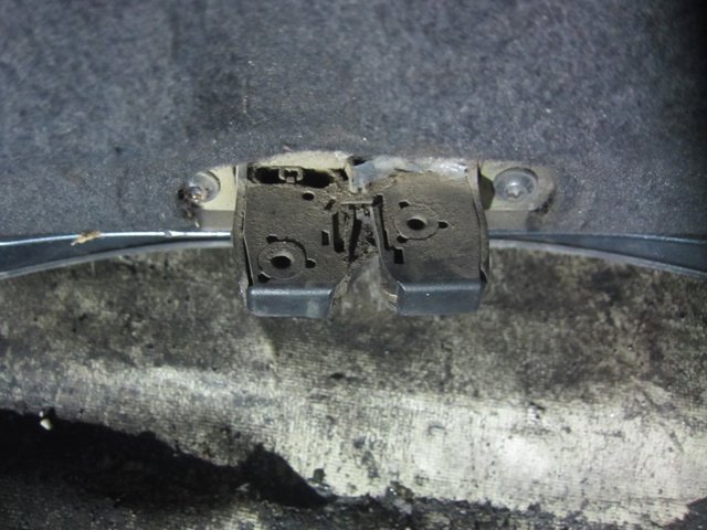 Fecho de vidro de porta-malas (de 3ª/5ª porta traseira (de tampa de alcapão) 8200000894 RENAULT