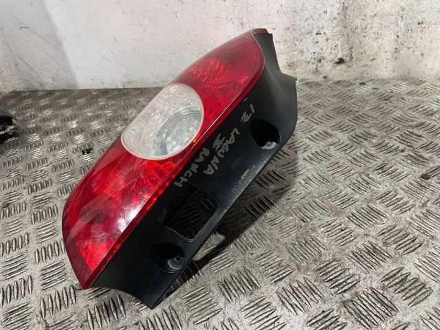 Lanterna traseira esquerda 8200002471 RENAULT