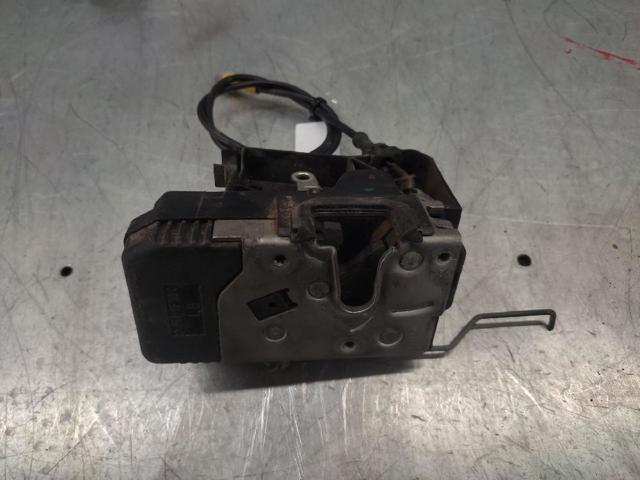 Fecho da porta dianteira esquerda 8200008260 OPEL