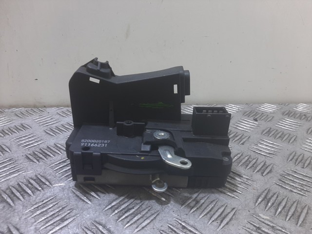 Fecho da porta traseira esquerda batente 8200020187 NISSAN
