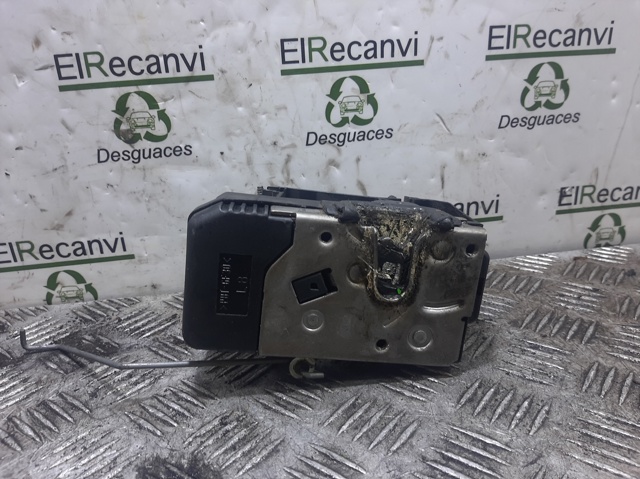 Fecho da porta traseira esquerda batente 8200020187 NISSAN