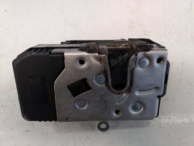 Fecho da porta traseira esquerda batente 8200020187 NISSAN