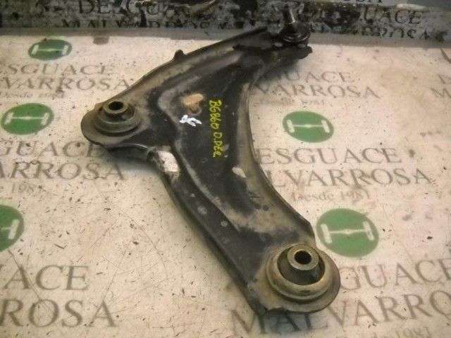 Braço oscilante inferior direito de suspensão dianteira 8200026655 RENAULT