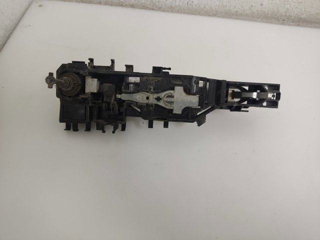 Suporte de maçaneta externa da porta dianteira esquerda 8200028463 RENAULT