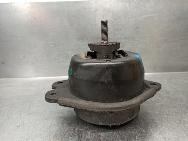 Coxim (suporte) direito inferior de motor 8200052028 RENAULT
