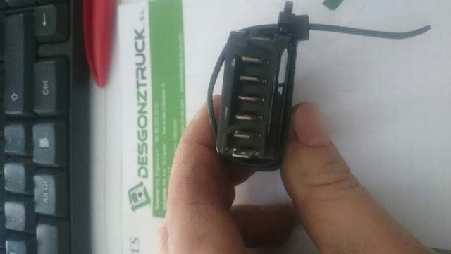 Unidade de botões dianteira esquerda de controlo de elevador de vidro 8200060045 RENAULT
