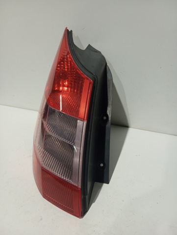 Lanterna traseira esquerda 8200127704 RENAULT