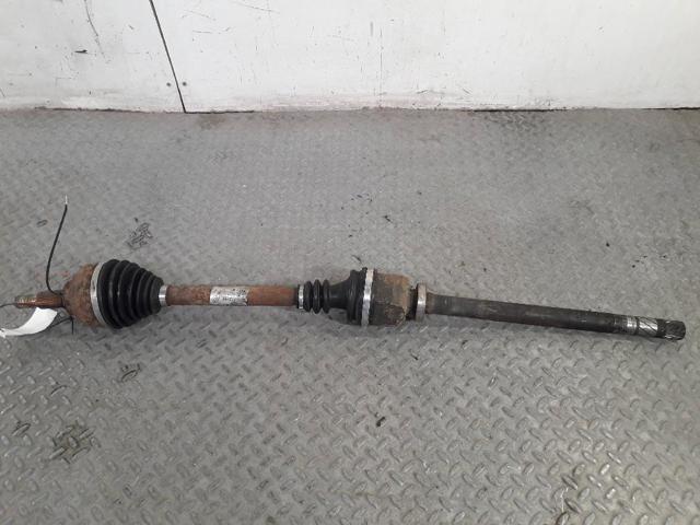 Semieixo (acionador) dianteiro direito 8200133289 RENAULT