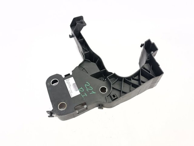 Suporte esquerdo do radiador (painel de montagem de fixação das luzes) 8200137495 RENAULT