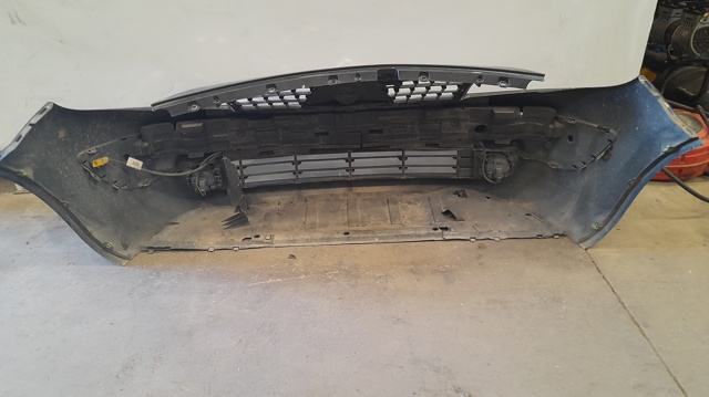 Pára-choque dianteiro 8200139528 RENAULT