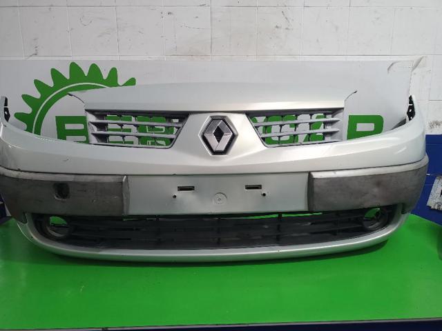 Pára-choque dianteiro 8200139528 RENAULT