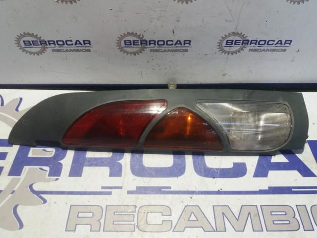 Lanterna traseira direita 8200150621 RENAULT