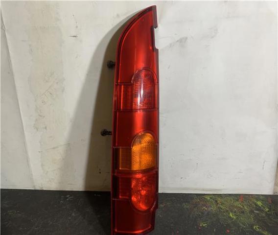 Lanterna traseira esquerda 8200150623 RENAULT