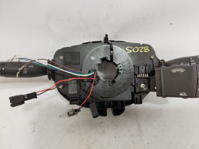 Comutador instalado na coluna da direção, montado 8200155865 RENAULT