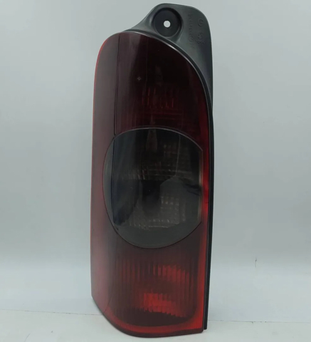 Lanterna traseira esquerda 8200171472 OPEL