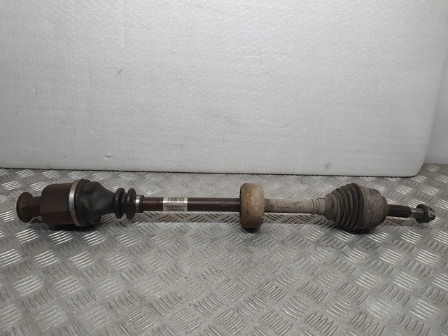 Semieixo (acionador) dianteiro direito 8200231664 NISSAN