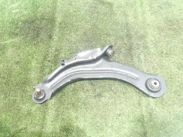 Braço oscilante inferior esquerdo de suspensão dianteira 8200255760 RENAULT