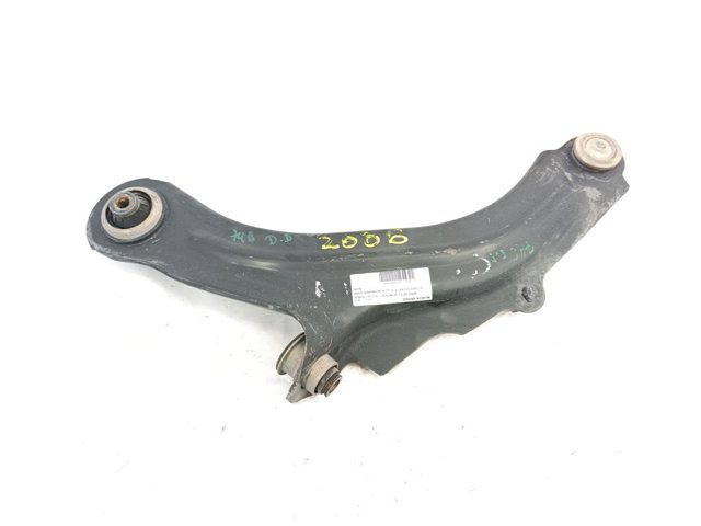 Braço oscilante inferior direito de suspensão dianteira 8200255761 RENAULT