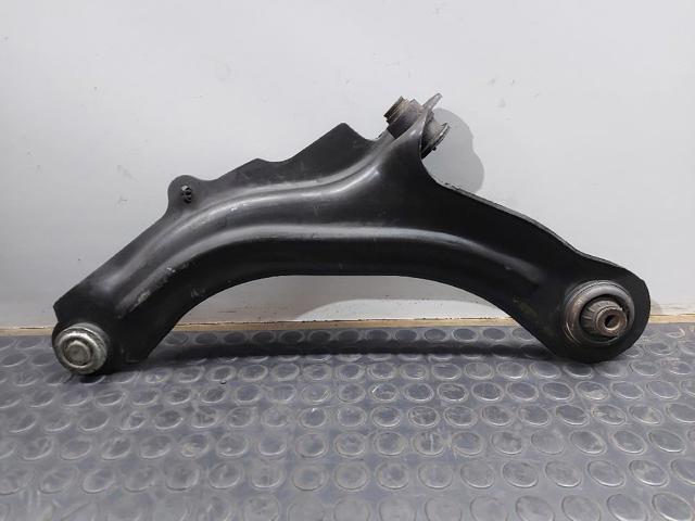 Braço oscilante inferior direito de suspensão dianteira 8200255761 RENAULT