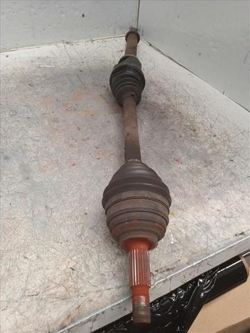 Semieixo (acionador) dianteiro direito 8200267041 RENAULT