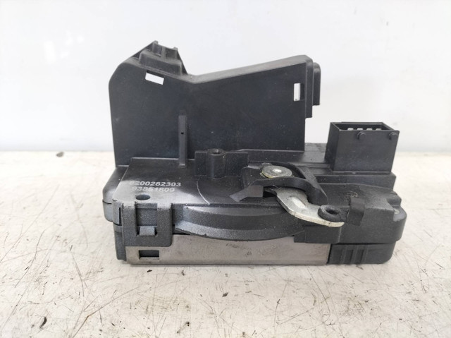 Fecho da porta traseira esquerda batente 8200282303 NISSAN
