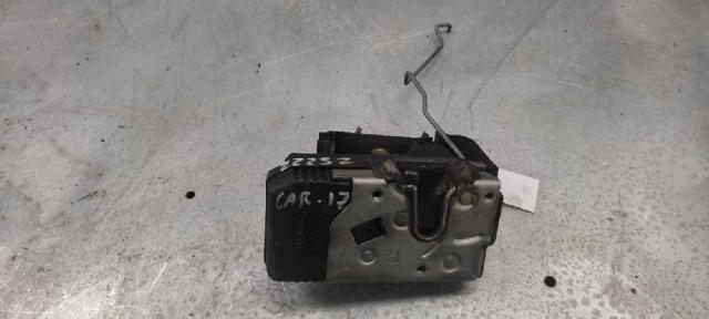 Fecho da porta traseira esquerda batente 8200282303 NISSAN