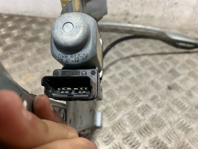 Mecanismo de acionamento de vidro da porta dianteira esquerda 8200291148 RENAULT