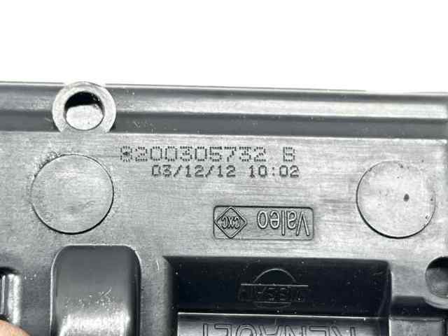 Motor acionador de abertura do alcapão de tanque 8200305732 RENAULT