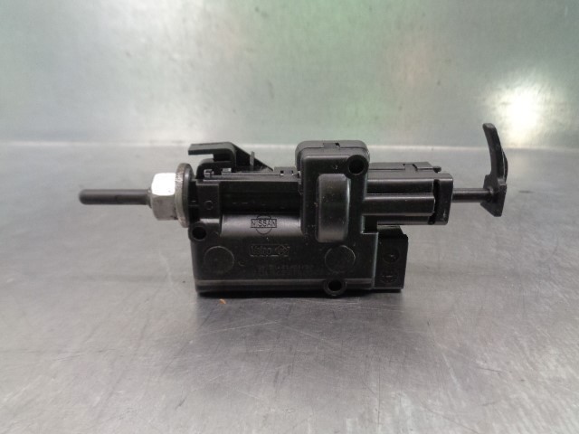 Motor acionador de abertura do alcapão de tanque 8200313376 MERCEDES