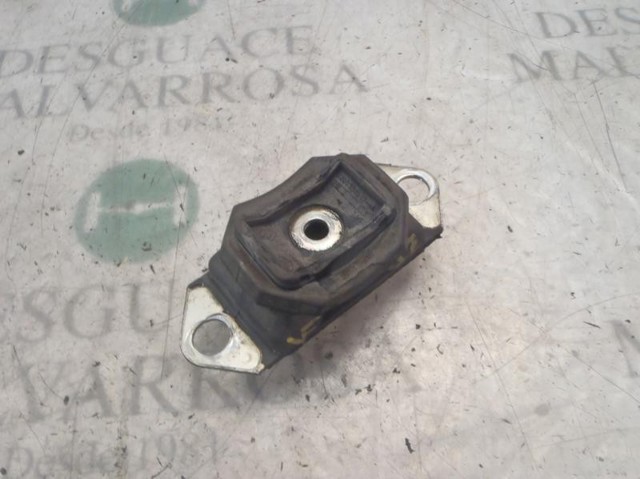 Coxim (suporte) esquerdo de motor 8200358147 RENAULT