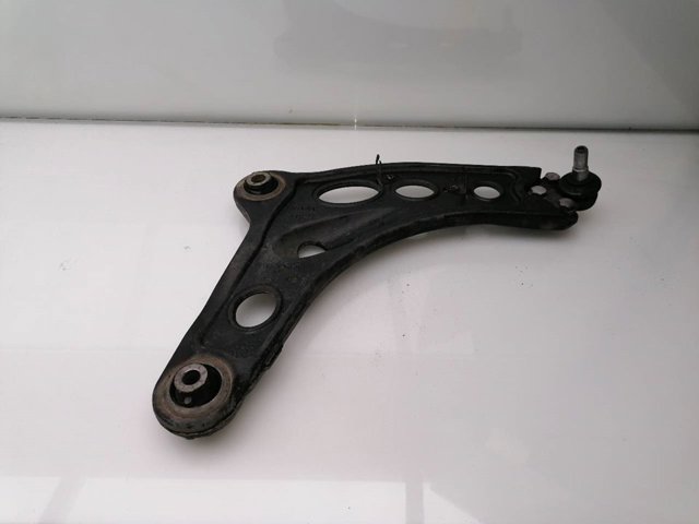 Braço oscilante inferior direito de suspensão dianteira 8200395034 OPEL